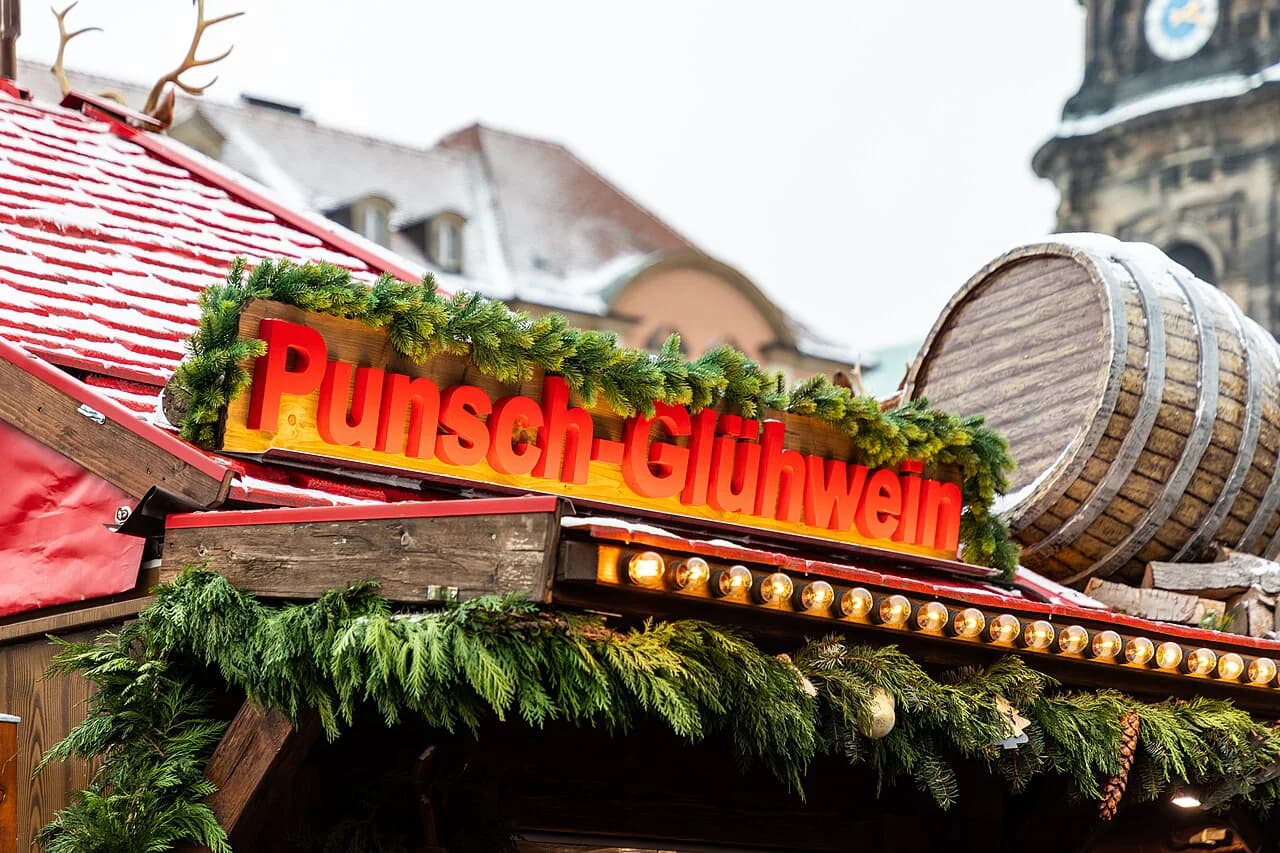 Dresden Striezelmarkt Food Guide: What to Eat & Drink