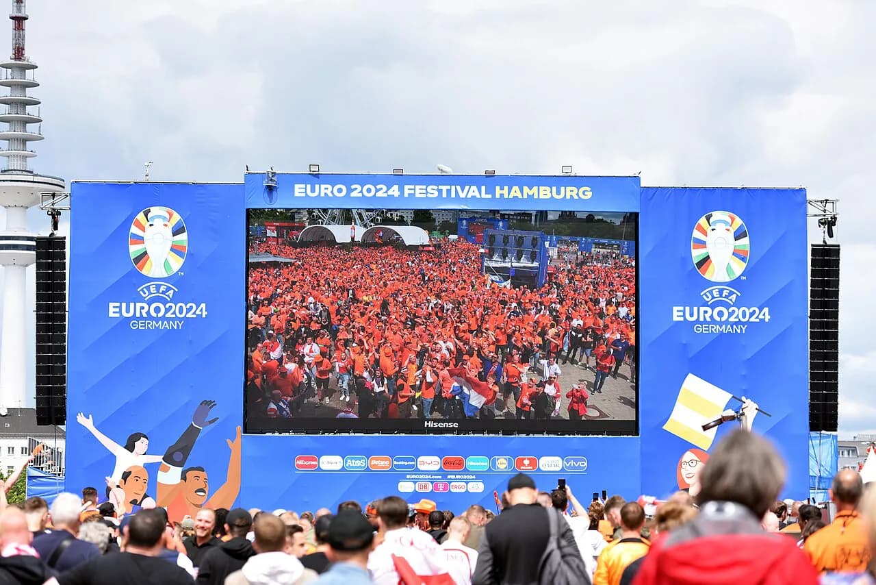 Hamburger DOM: A Practical Guide to Hamburg's Three-Season Funfair