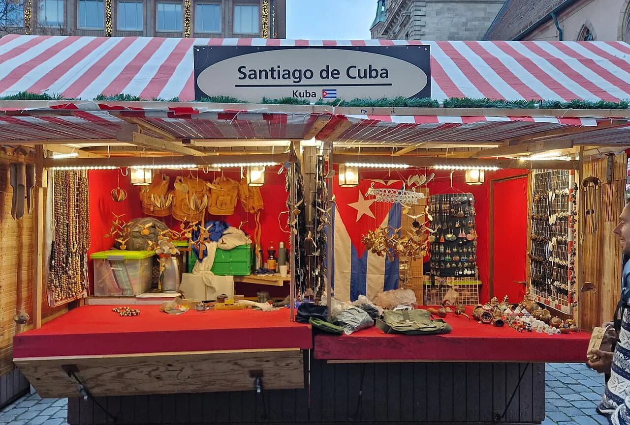 Nuremberg Christkindlesmarkt Food Guide: What to Eat & Drink
