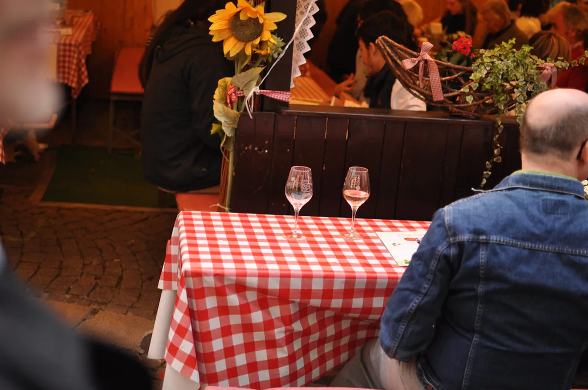 Stuttgarter Weindorf Guide: Dates, Reservations, and Food Tips