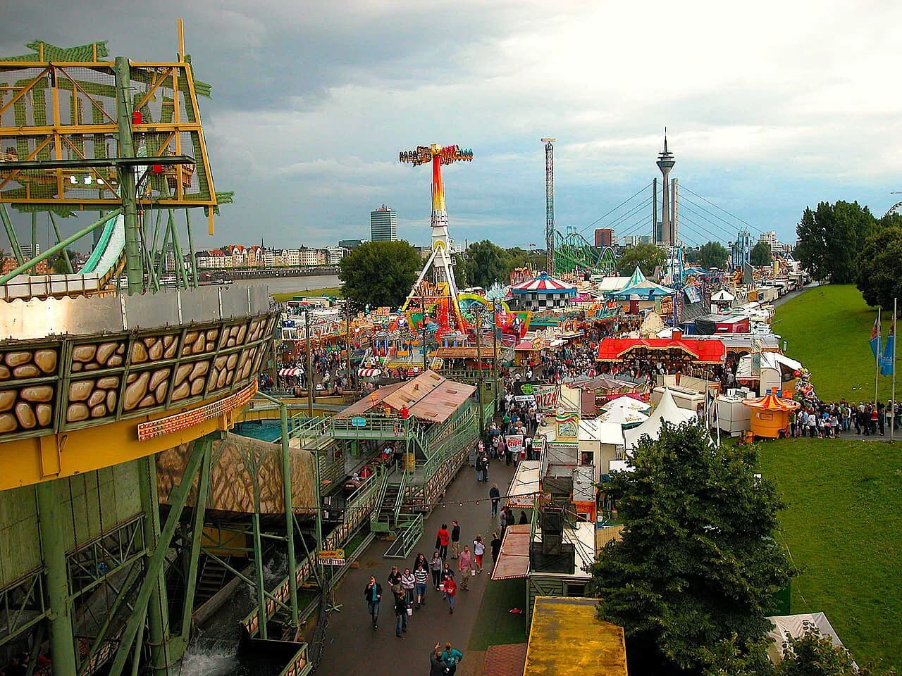 What to Wear to Rheinkirmes: Düsseldorf Fair Outfit Guide