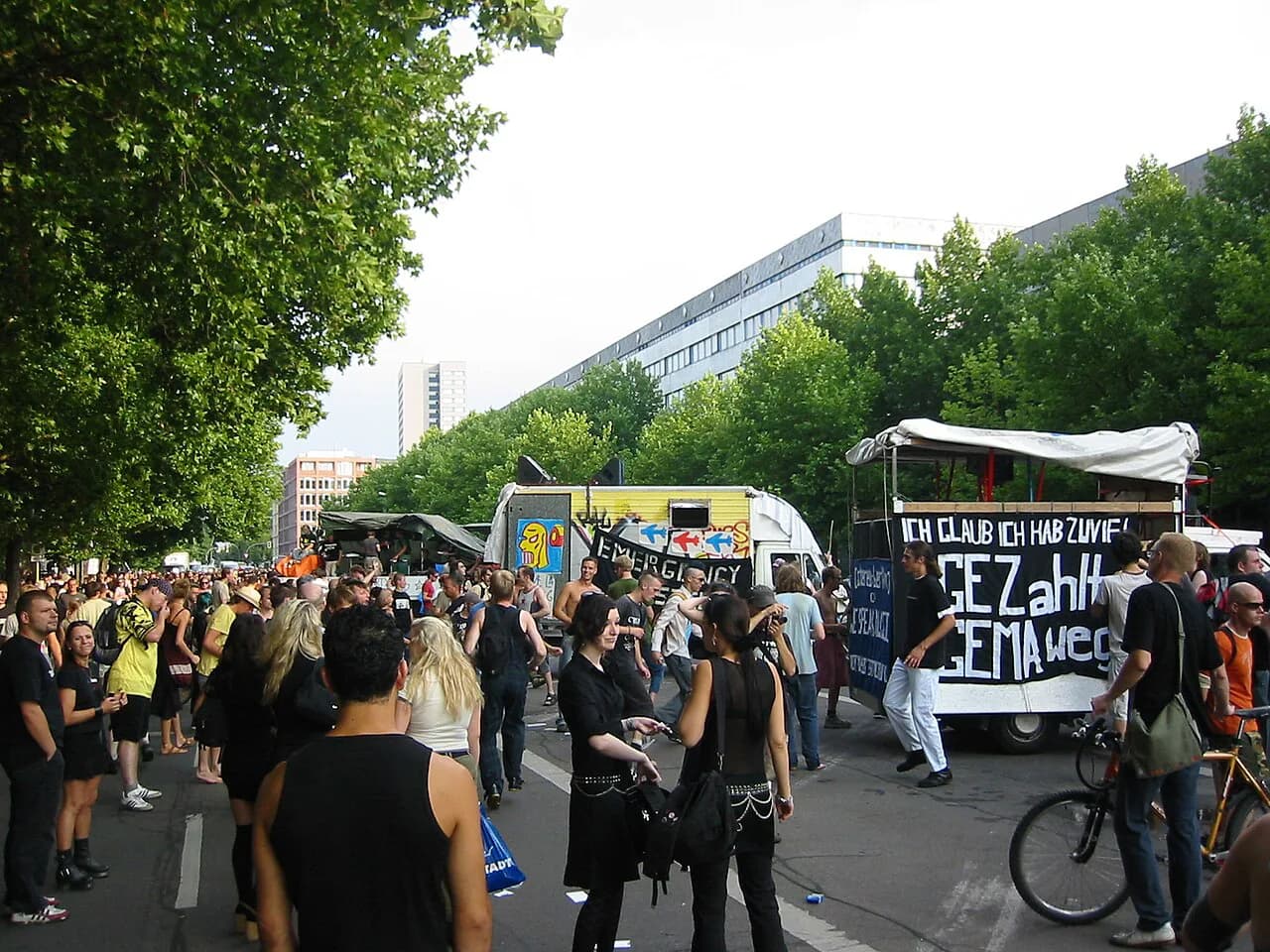 Where to Stay for Fuckparade Berlin: Best Areas & Transport Tips