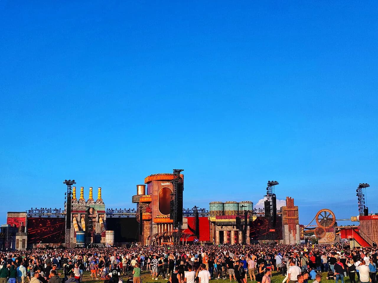 Where to Stay for Parookaville: Camping, Glamping & Hotels Near Weeze