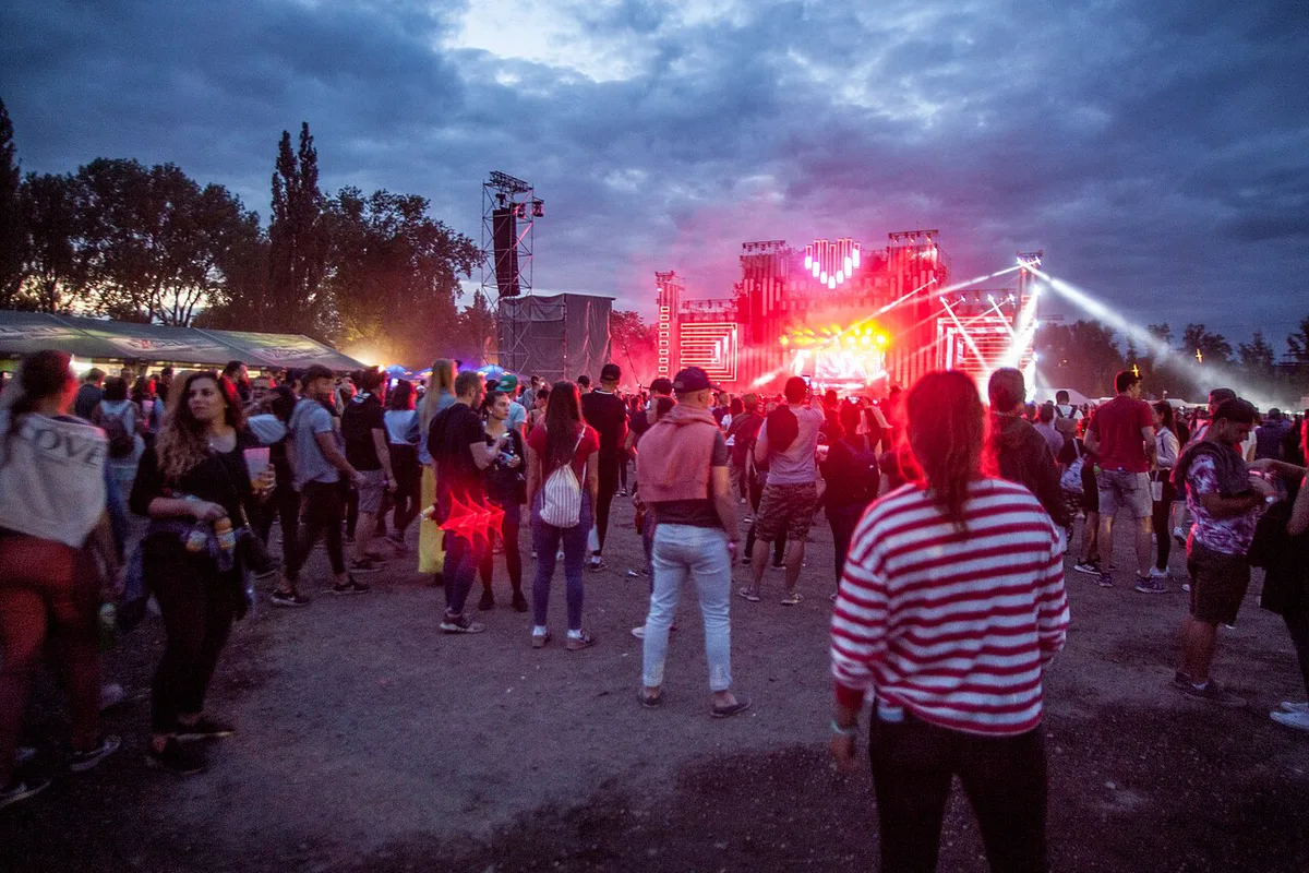 Main stage and crowd at Airbeat One festival — 1