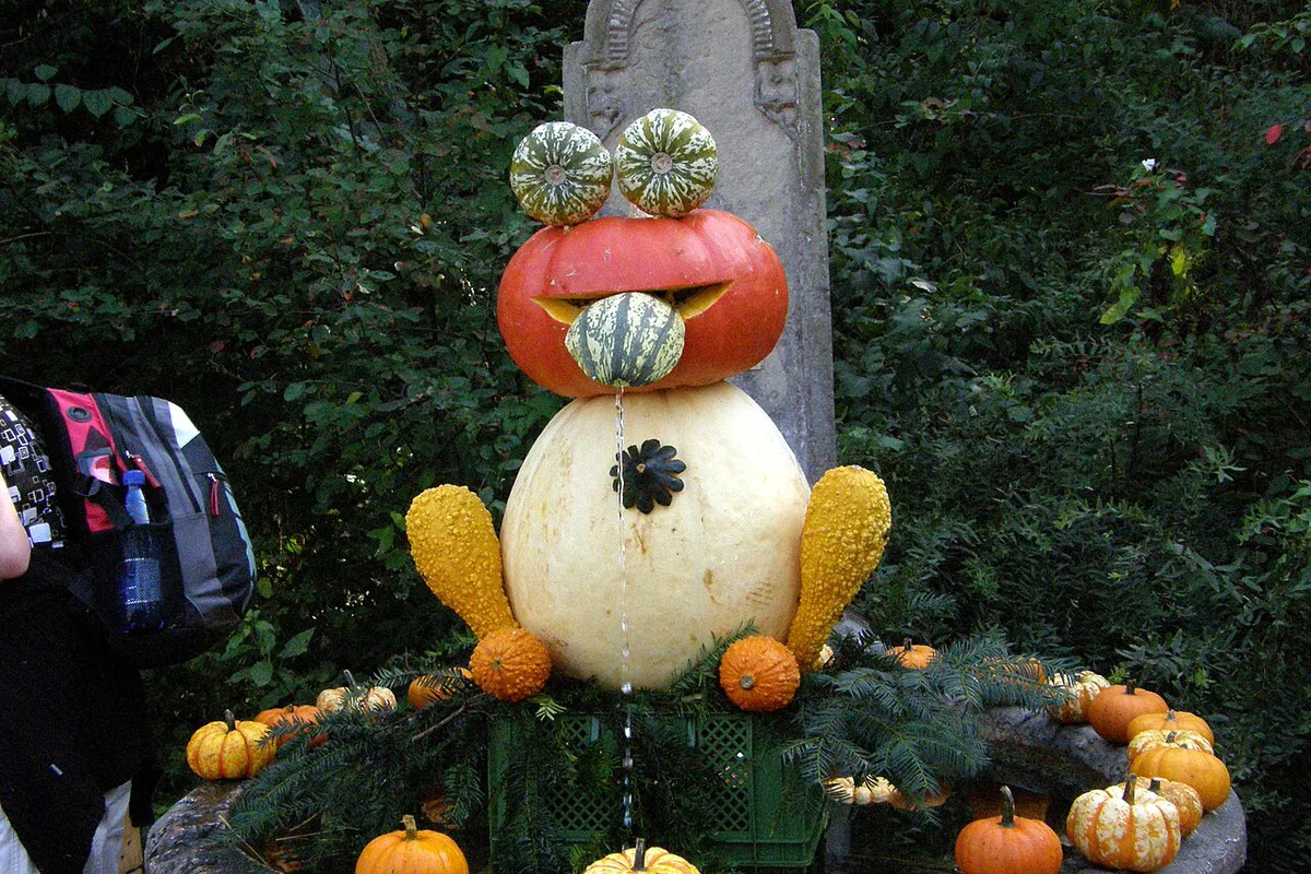 Giant pumpkin sculptures on display at the Ludwigsburg Pumpkin Festival, Germany — 1