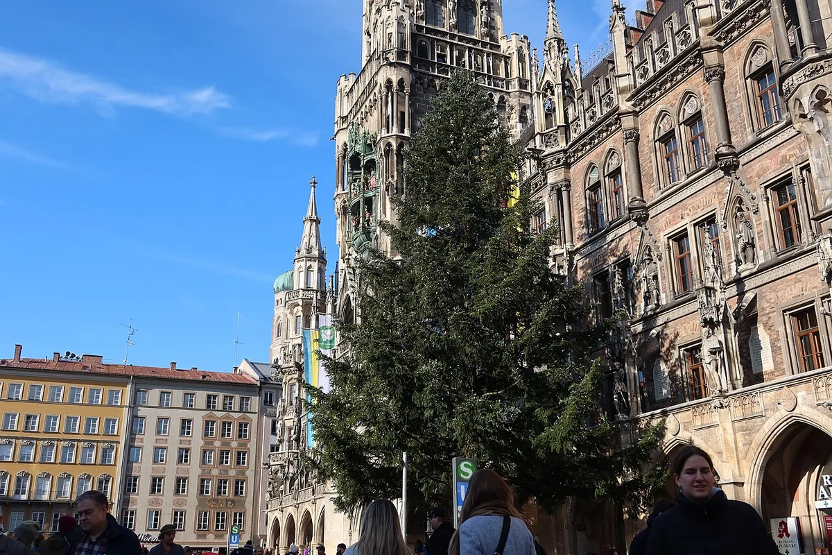 The Christkindlmarkt stalls in front of the Neues Rathaus on Marienplatz — 2
