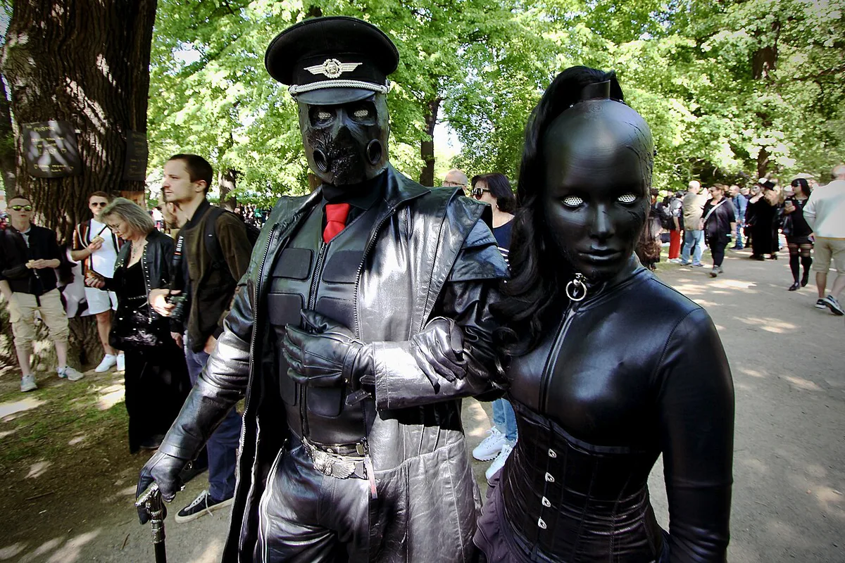 Costumed attendees in a Leipzig park during the Wave-Gotik-Treffen — 1